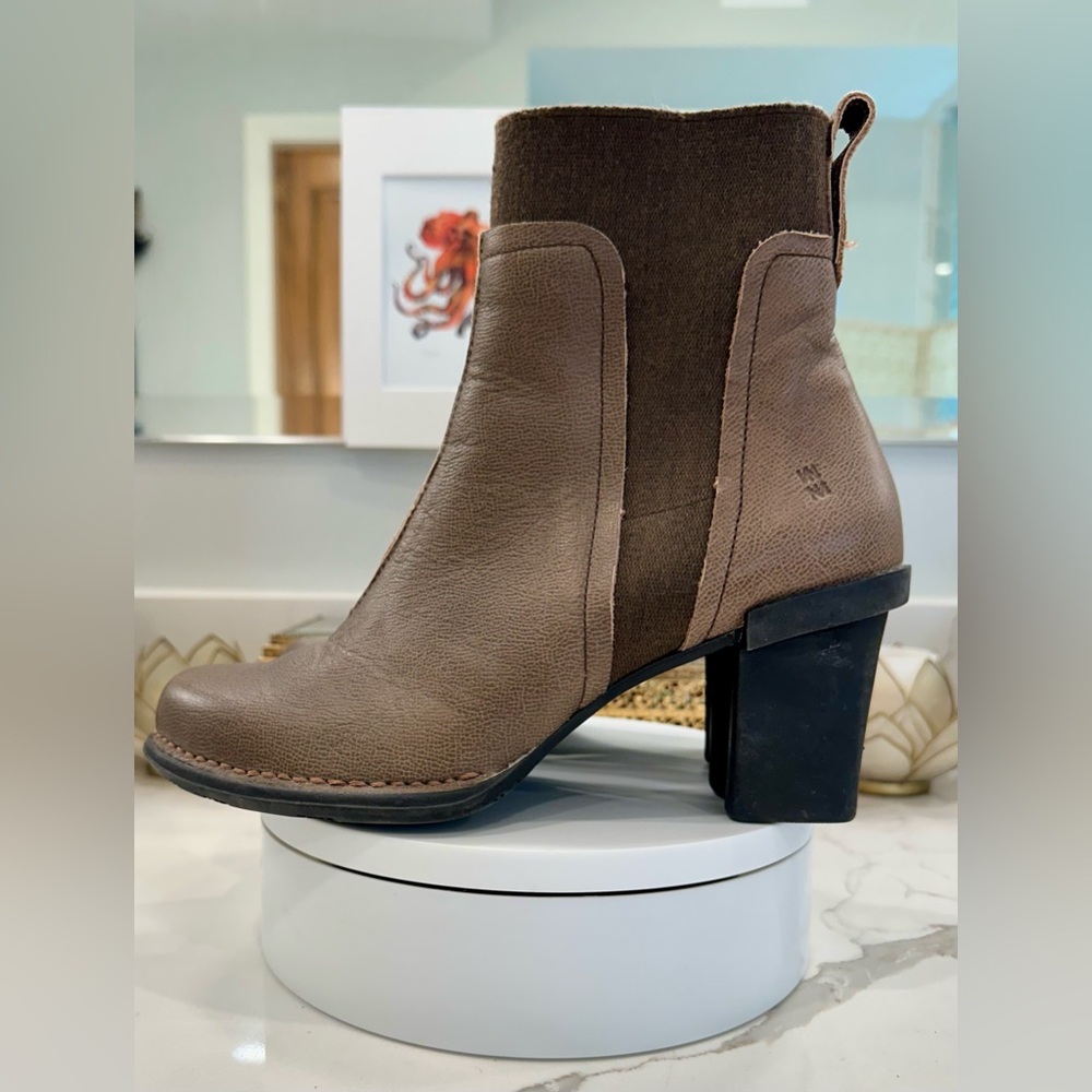 Caminar por la Vida - Two-Tone Brown/Tan Heeled Boots - EUC, 37/US Women’s 6.5/7